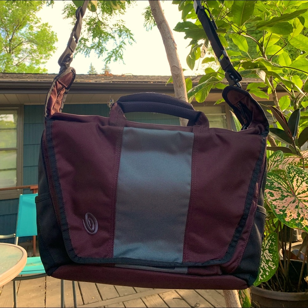 Timbuk2 hybrid tote and messenger bag in one. NWOT
